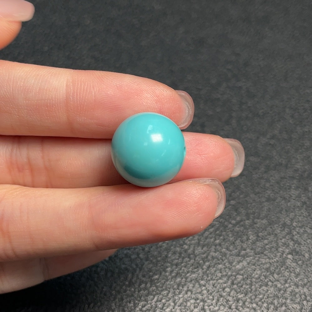 HUILIU HQ turquoise gemstone pendant, approximately 15.5mm in size and 4.2g, showcasing vibrant blue-green color and natural stone details.