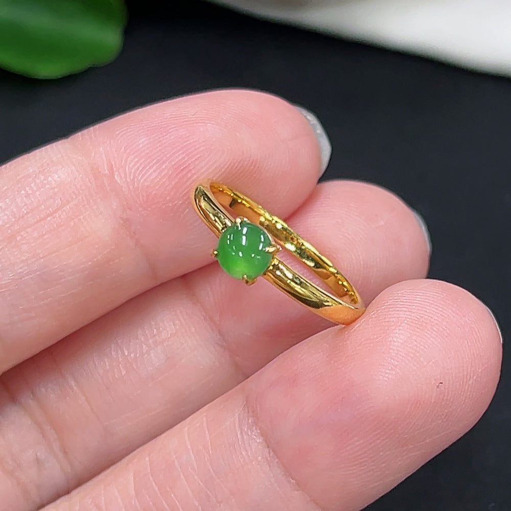 Elegant jadeite inlaid ring featuring intricate 18K gold detailing, crafted by HKHQ, showcasing fine jewelry craftsmanship.