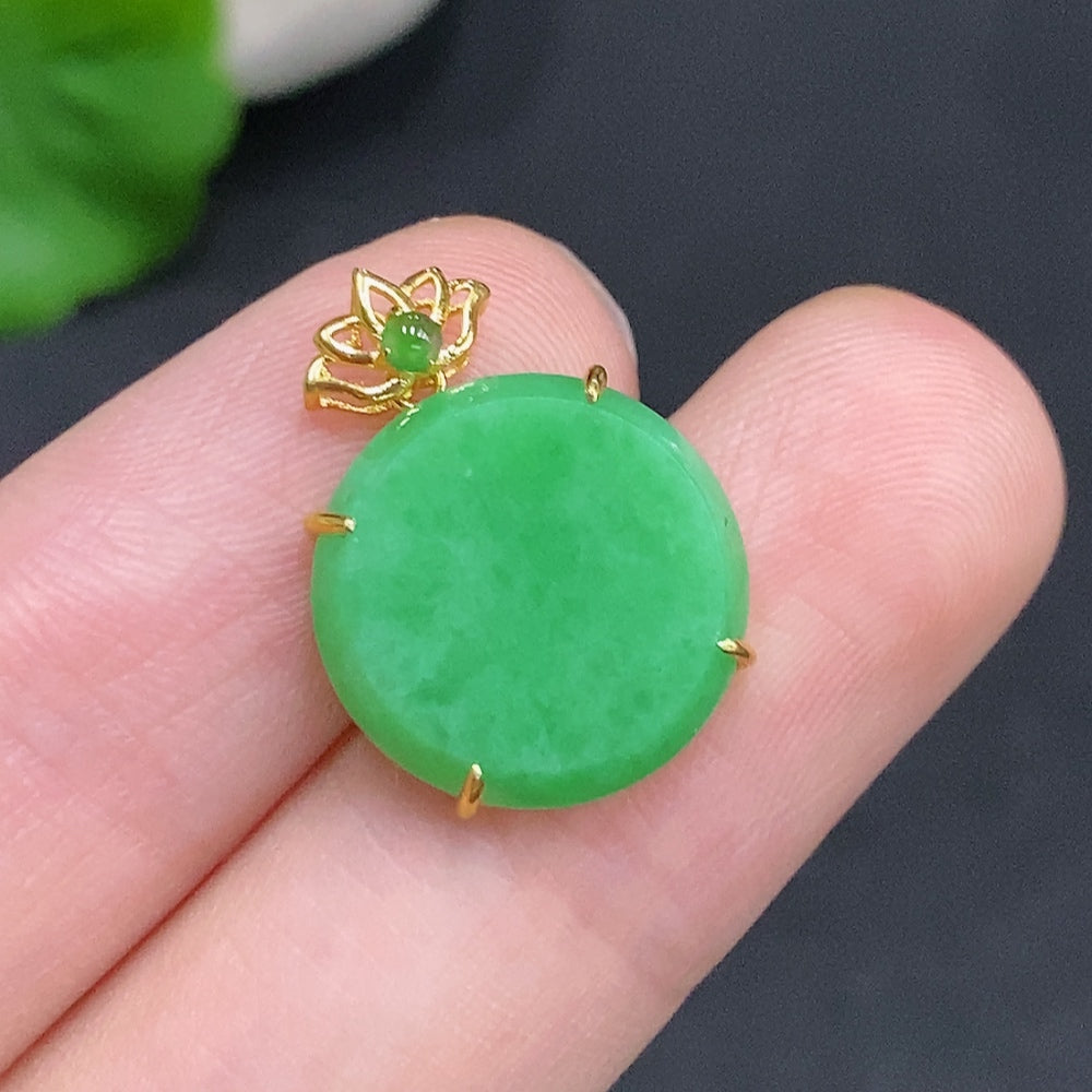 Jadeite Plain Pendant Necklace in 18K Gold, Total Weight Approx. 1.7g