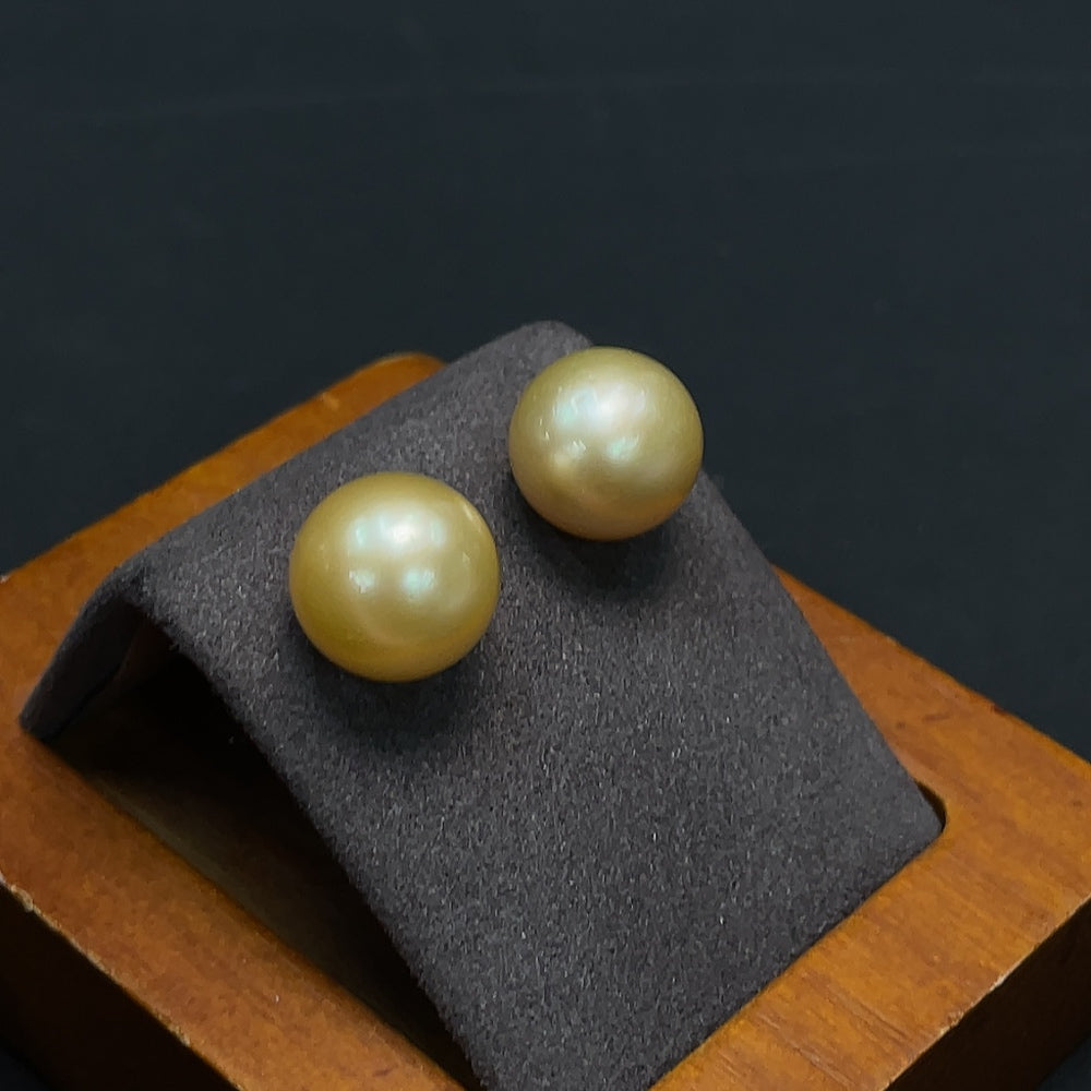 18K Gold Sea Pearl Earrings Approx. 4.56g 11.5mm