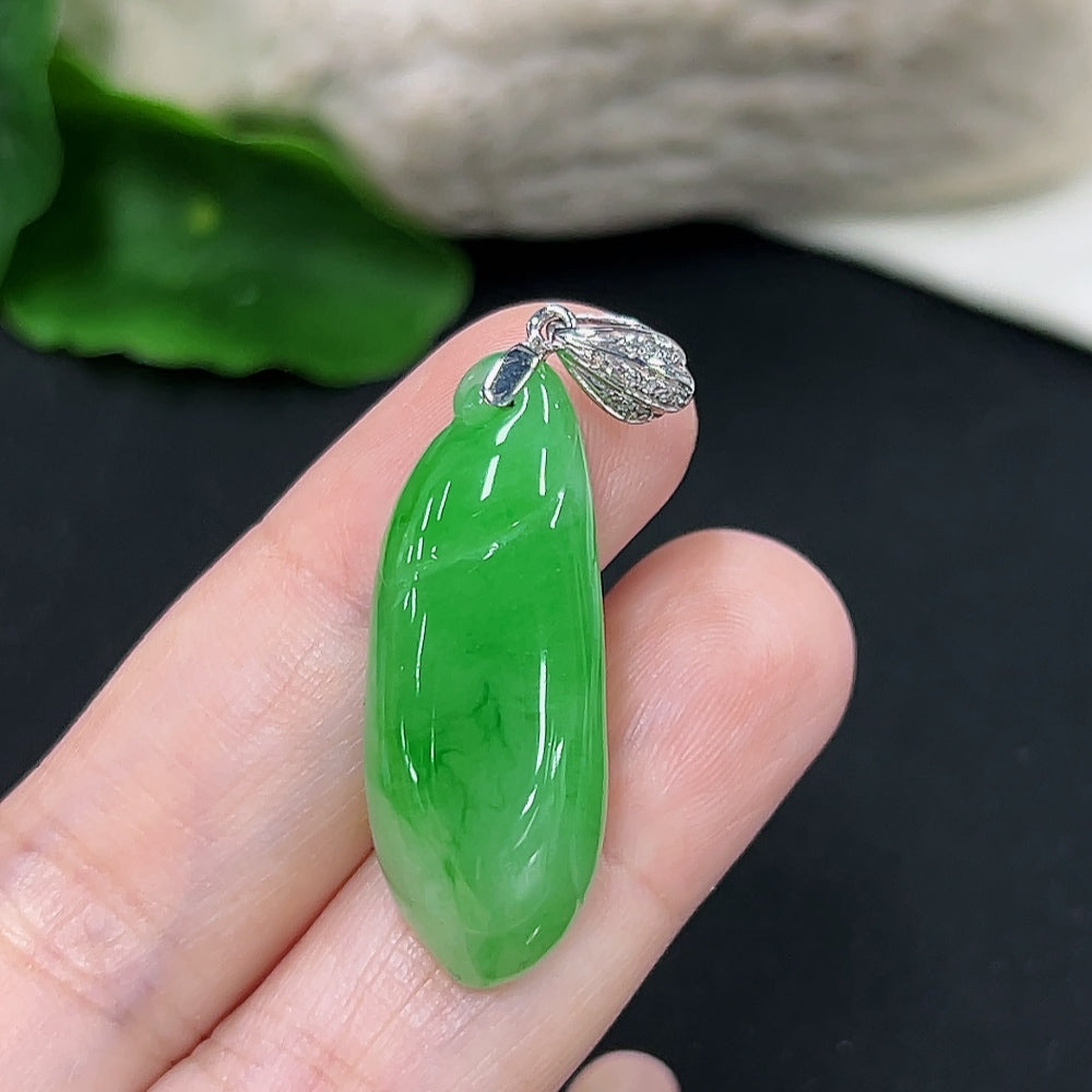 Jadeite melon pendant with diamond accents on 18K gold chain, weight approx. 5.8g, by HKHQ.