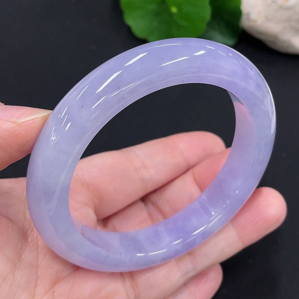 HUILIU HQ jadeite round bangle, size 55.8, weighing approximately 63g, showcasing smooth, polished jade surface.