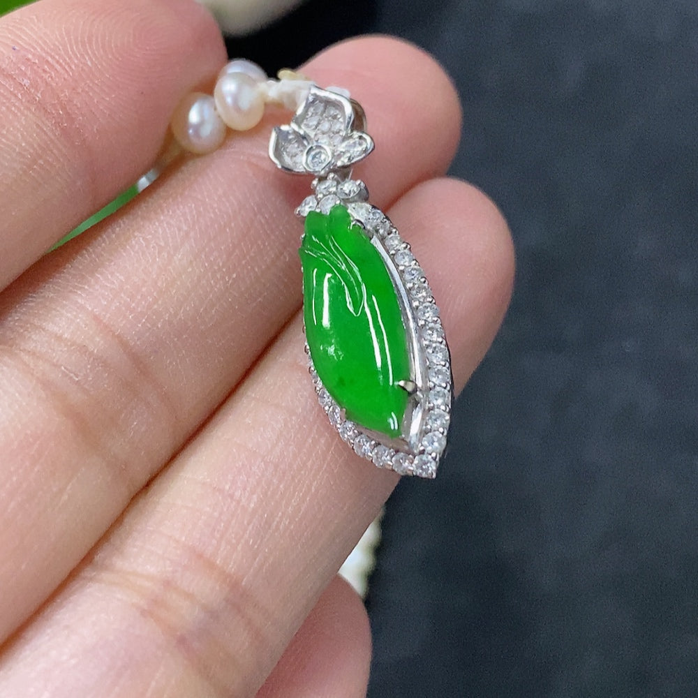 Jadeite Freeform Inlay Pendant with 18K Gold Pendant, Non-Gold Other Parts, Non-Grade A Chain, Total Weight Approx. 12.1g