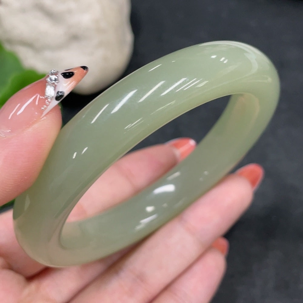 Hetian jade round bracelet by HUILIU HQ featuring smooth, polished jade beads, size 58.2 mm, totaling approximately 65.6 grams.