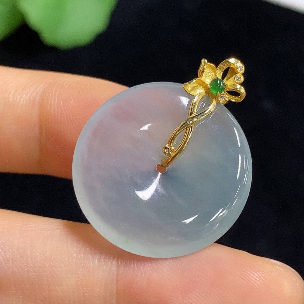 Jadeite peace knot pendant by HUILIU HQ with 18K gold setting, crafted from smooth jade, weighs approximately 4.7 grams.