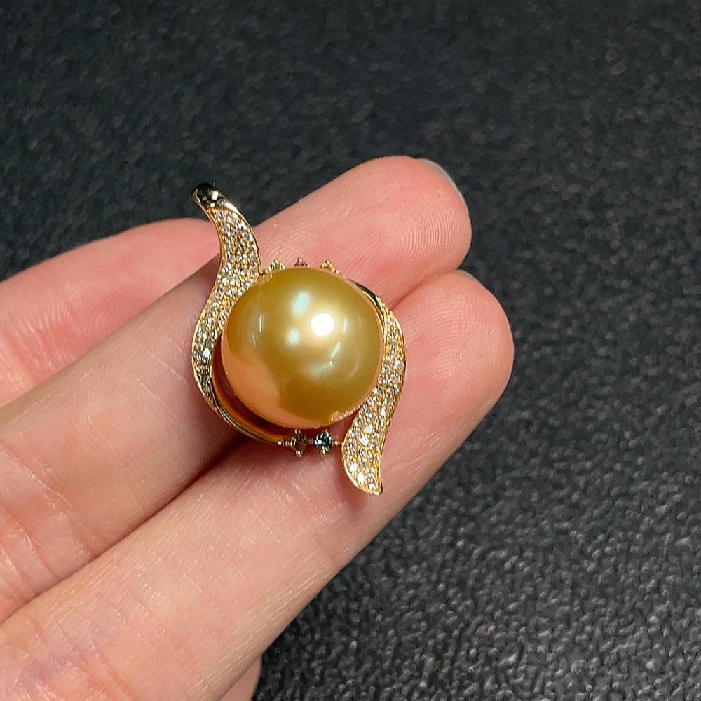 HUILIU HQ seawater pearl pendant with diamond accents, 12.4mm pearl, 74% gold weight, undetermined color origin, 4.38g weight