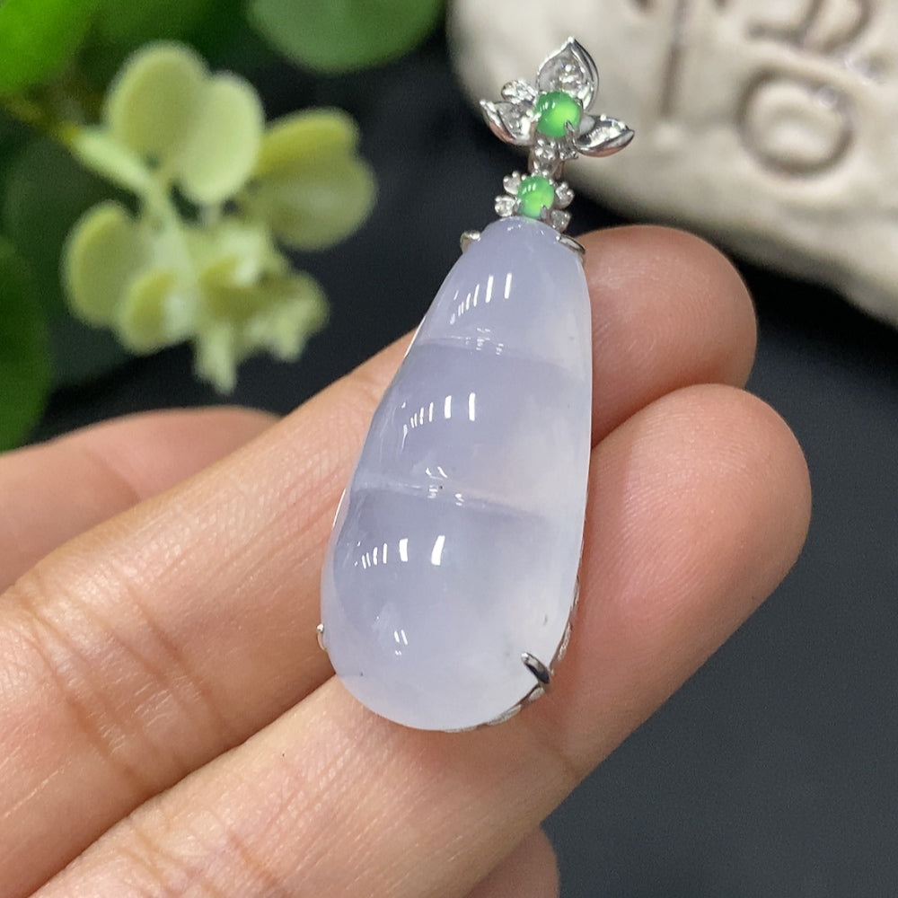 Jadeite Bean Inlay Pendant 18K Gold Inlay Approx. 5.5g