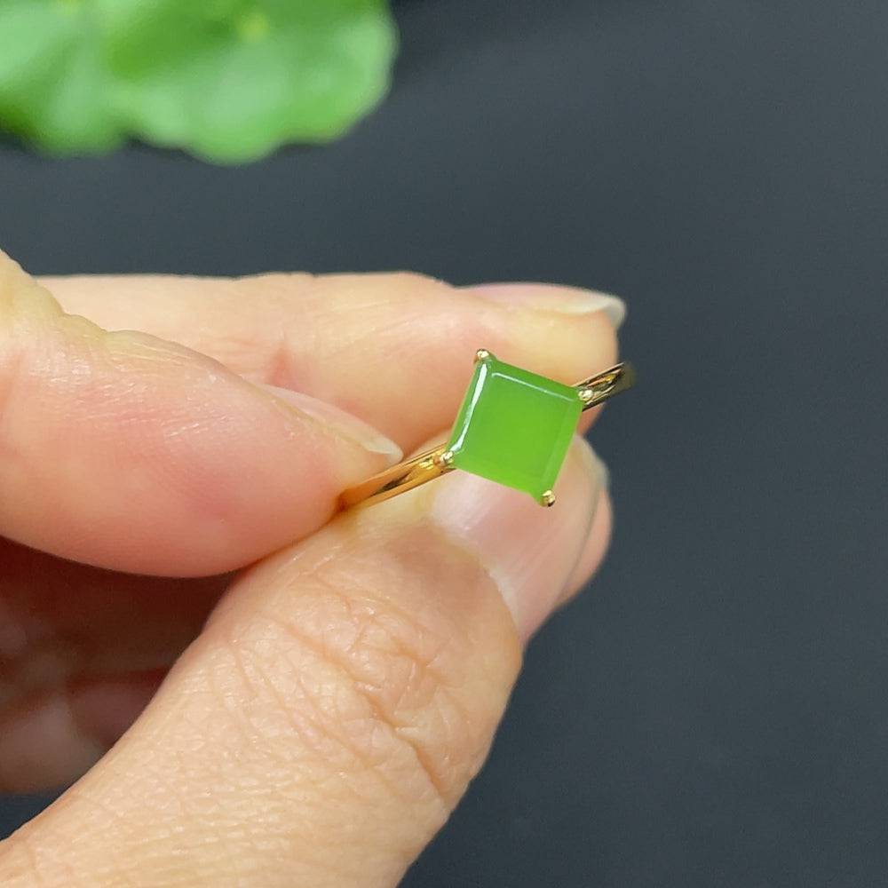 HUILIU HQ Hetian Jade Jasper inlaid ring featuring intricate jade design and silver band, certified by Huiliu.