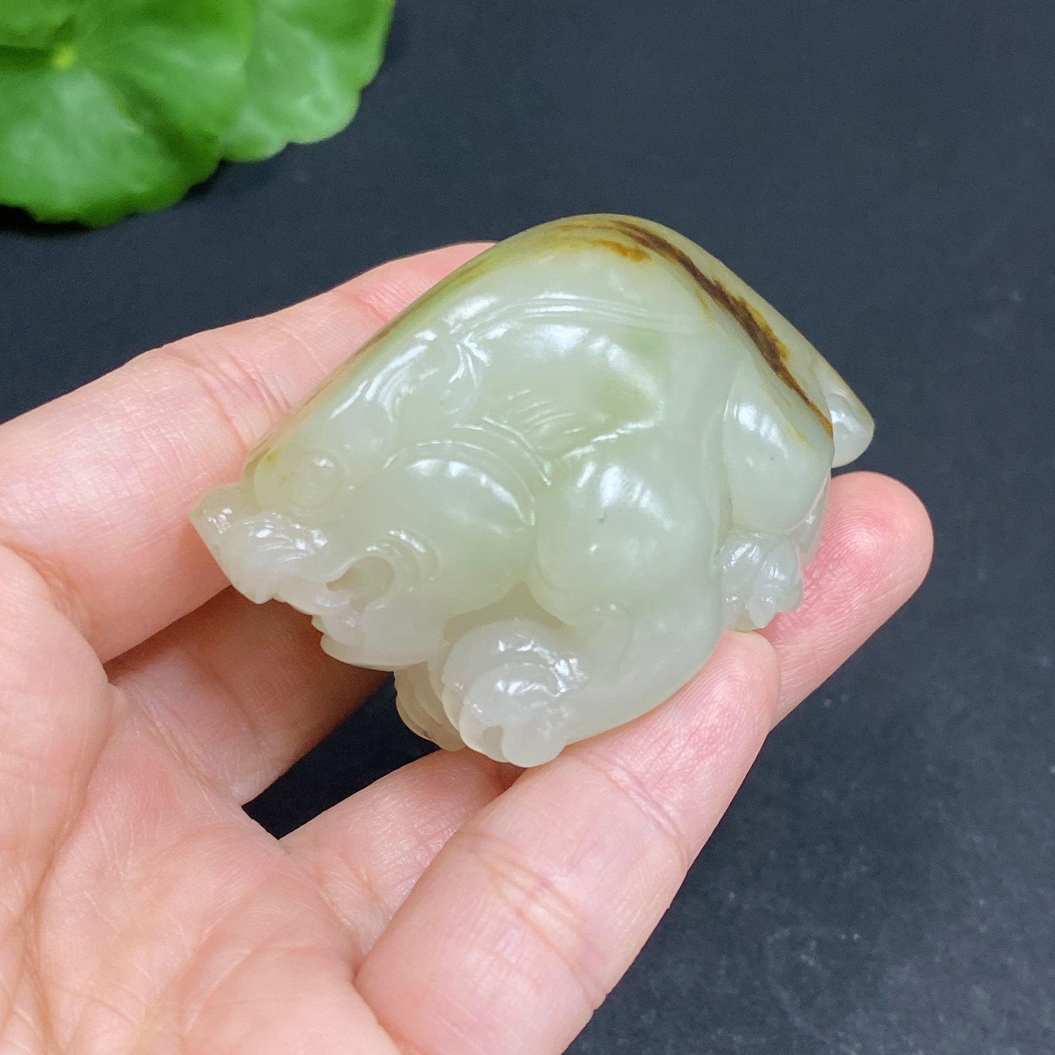Hetian Jade Pendant, Aus: Auspicious Beast, Total weight: approx. 80.9g, Undetermined skin color origin