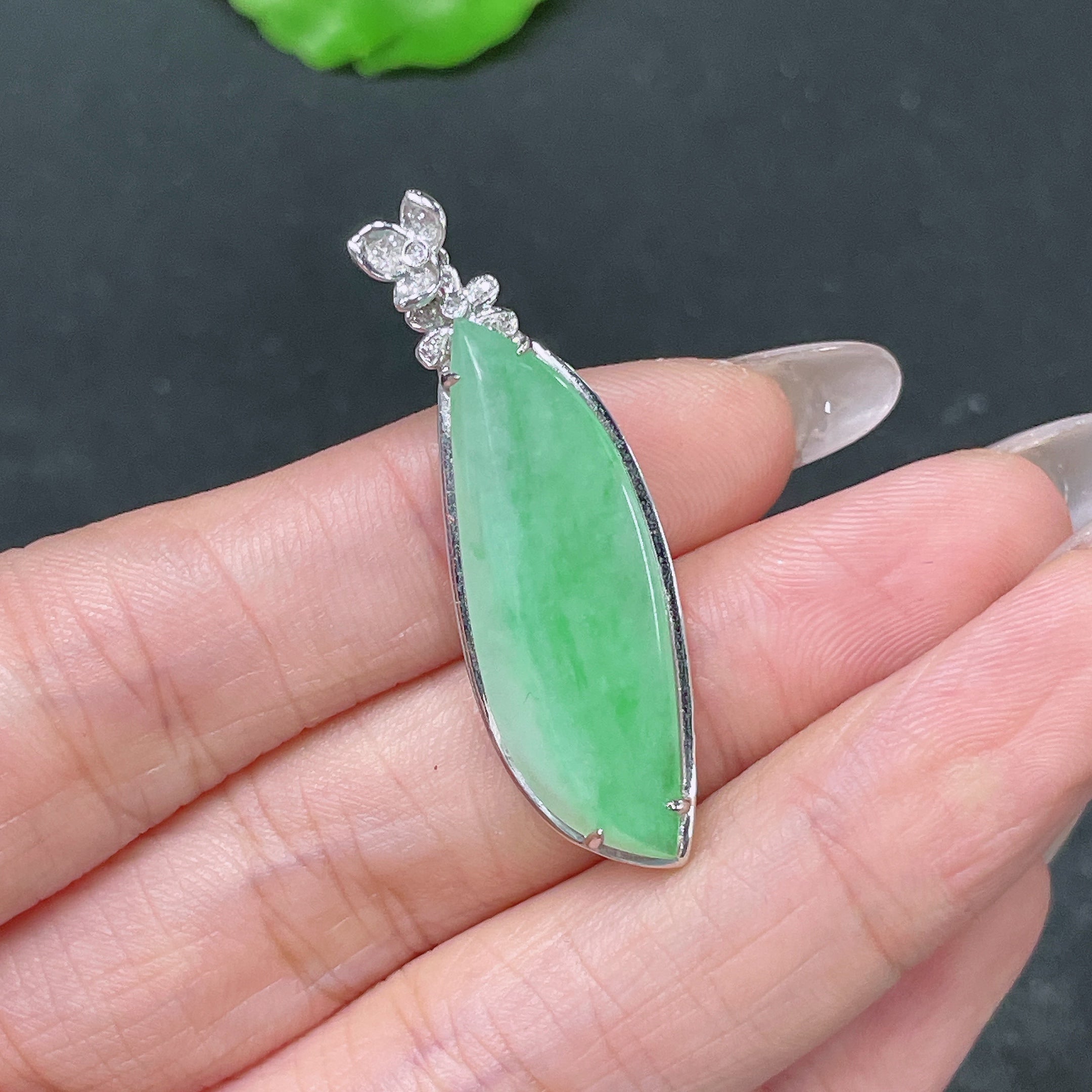 Jadeite Pendant Fu Gua 18K Gold Set with Diamonds Total Weight Approx. 3.7g