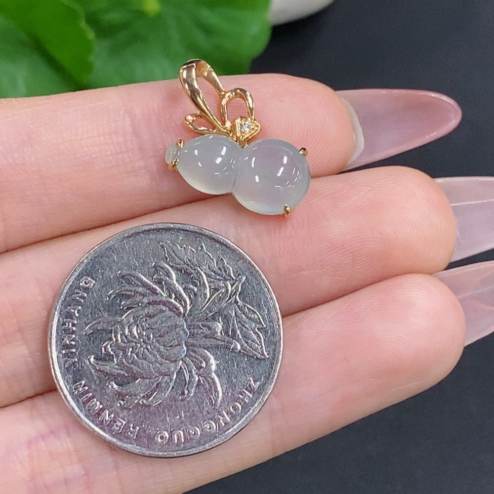 Jadeite Gourd Pendant with 18k Gold and Diamond Accents, Total Weight Approximately 1.8g