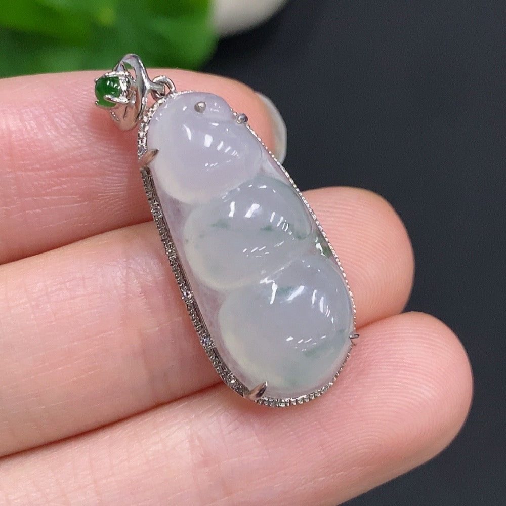 Jadeite lucky bean pendant in 18k gold with diamond accents, weighing approximately 3.63g, from HUILIU HQ.