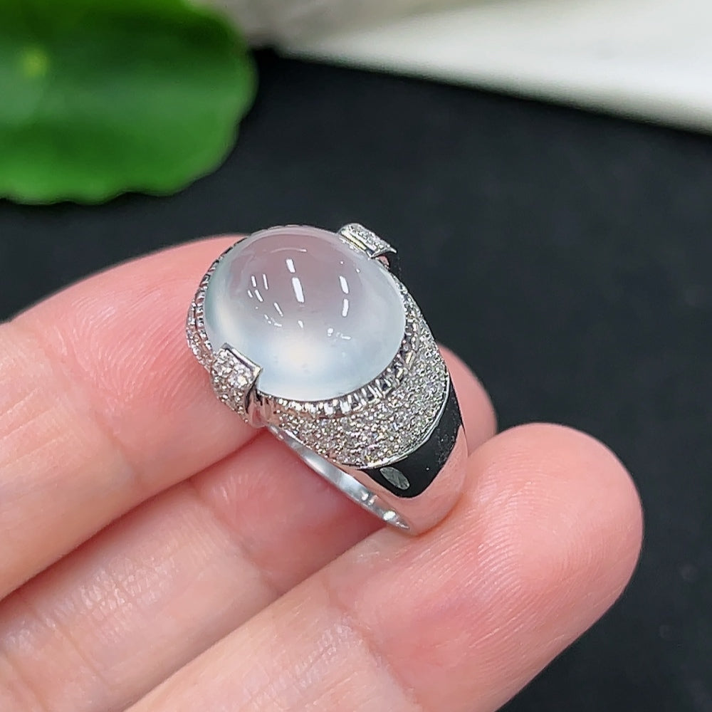 Elegant jadeite inlaid ring with 18K gold and diamond accents, showcasing intricate jewelry craftsmanship.
