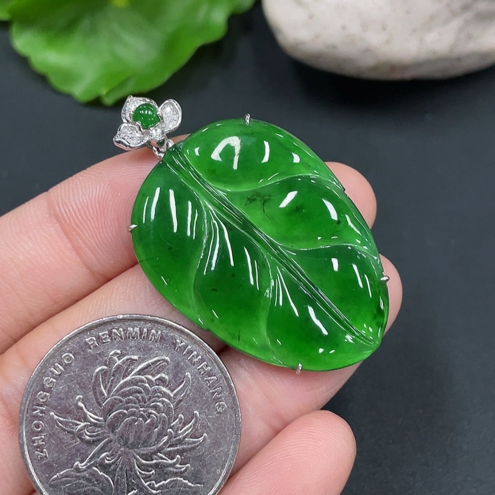 Jadeite Leaf Inlaid Pendant 18K Gold Total Weight Approx. 5.6g