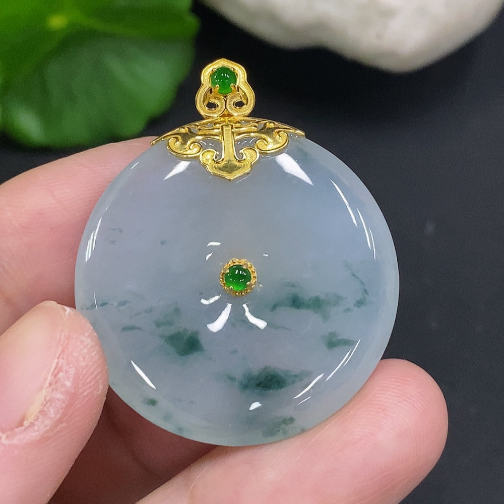 Jadeite safety buckle with 18K gold accents, crafted by HUILIU HQ, featuring smooth jade stone and gold detailing.