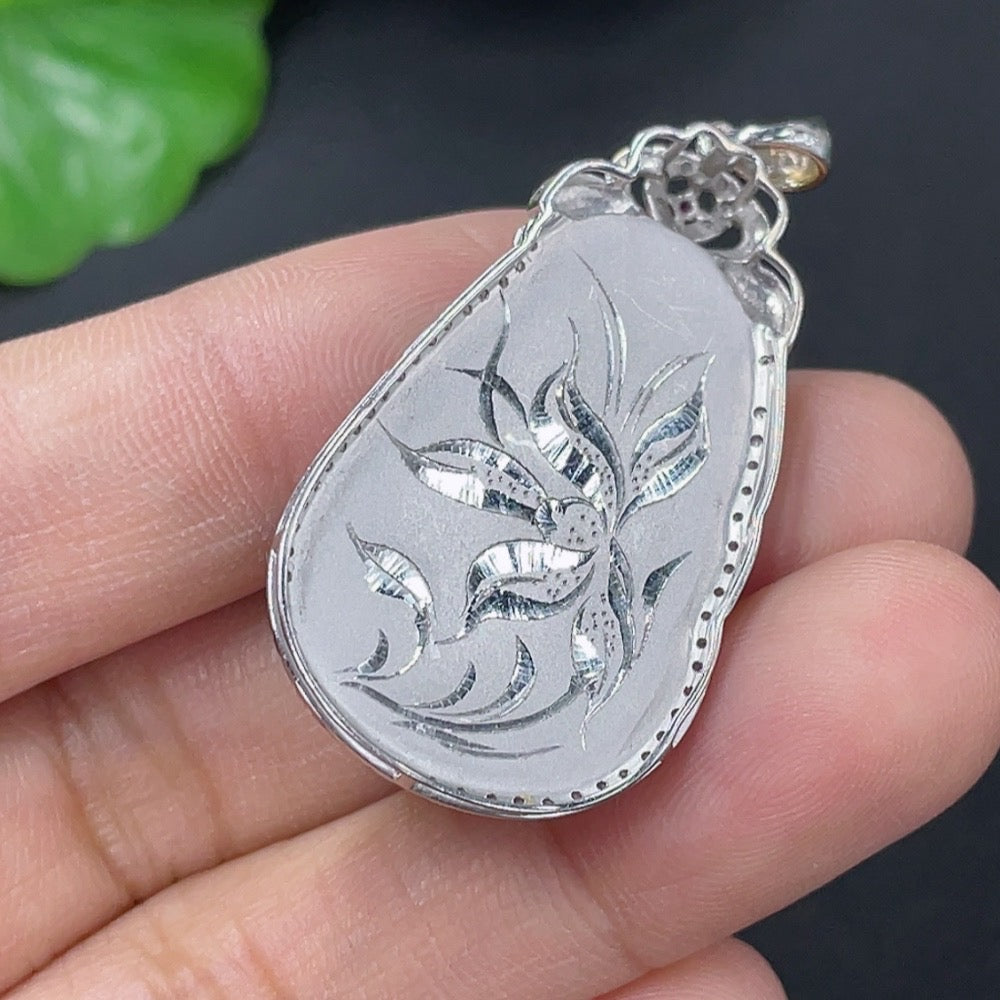 Jadeite Inlaid Ruyi Pendant 18k Set with Diamonds (Colorless) Total Weight Approx. 5.23g