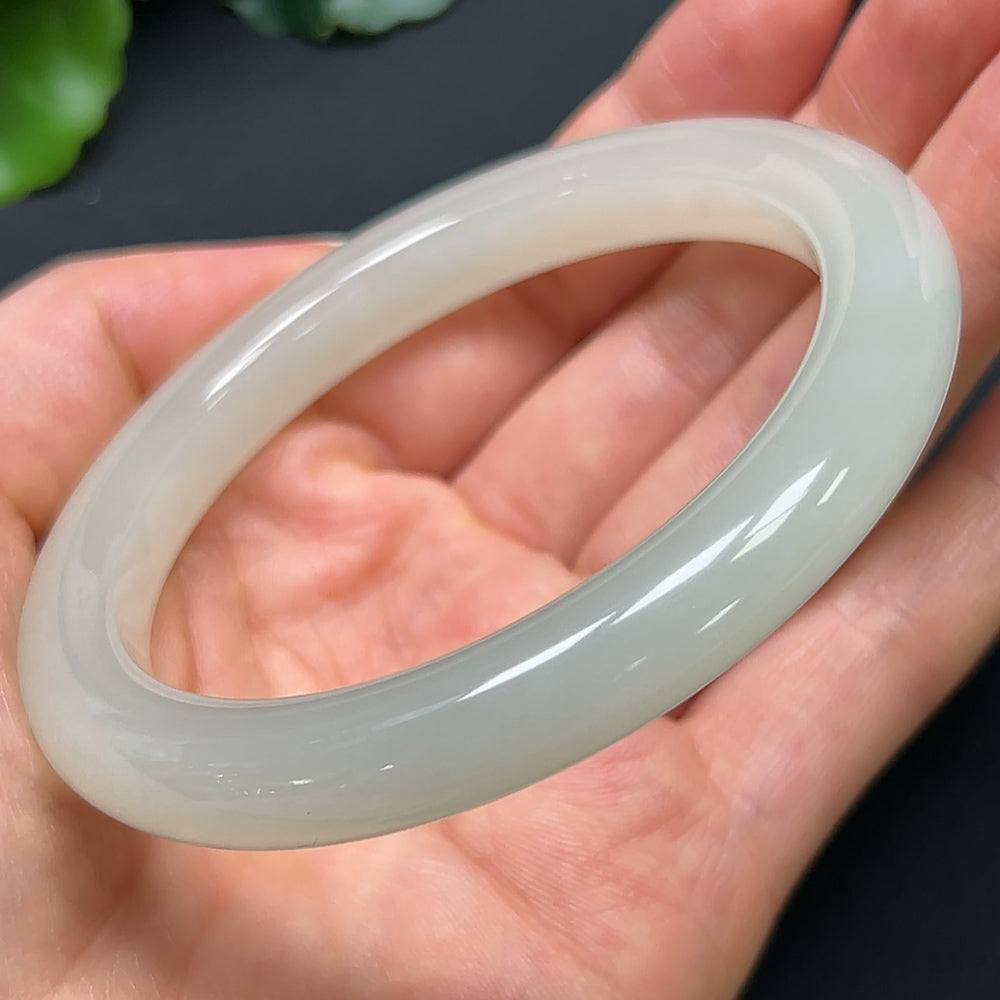 HKHQ Hetian Jade round bracelet, 58.7mm size, weighing 46.12g, showcasing smooth polished green jade beads.