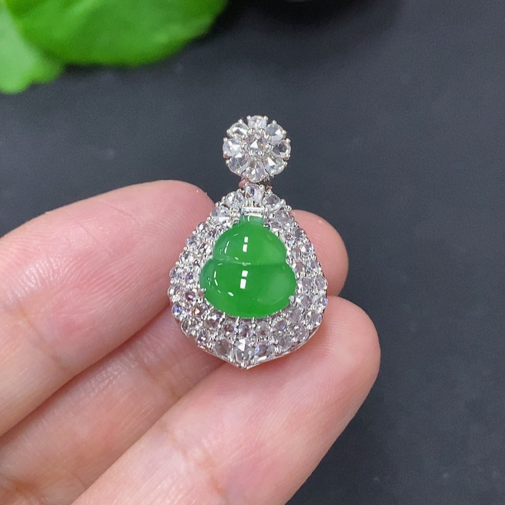 Jadeite Gourd Inlaid Pendant 18K Gold (With Diamond Accents)