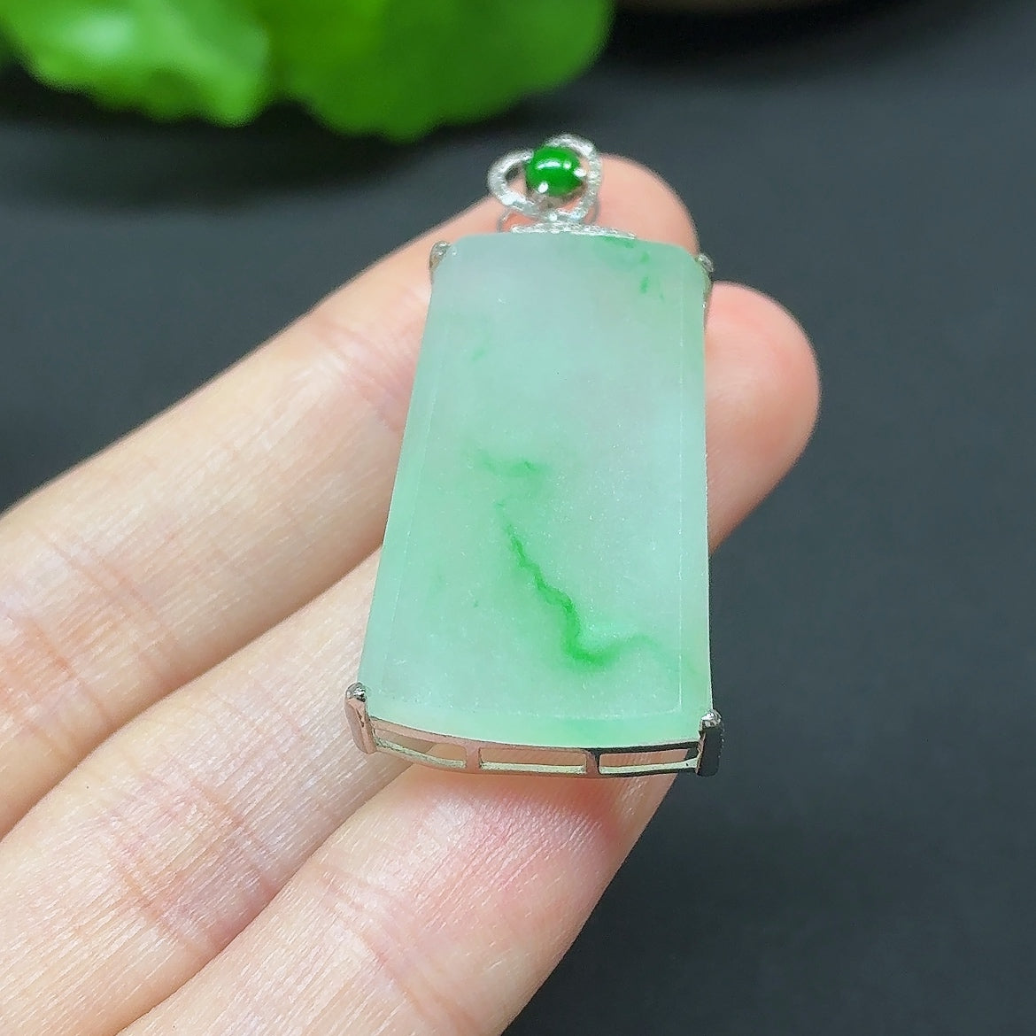 Jadeite Plain Pendant Necklace 18k with Diamond Side Stones