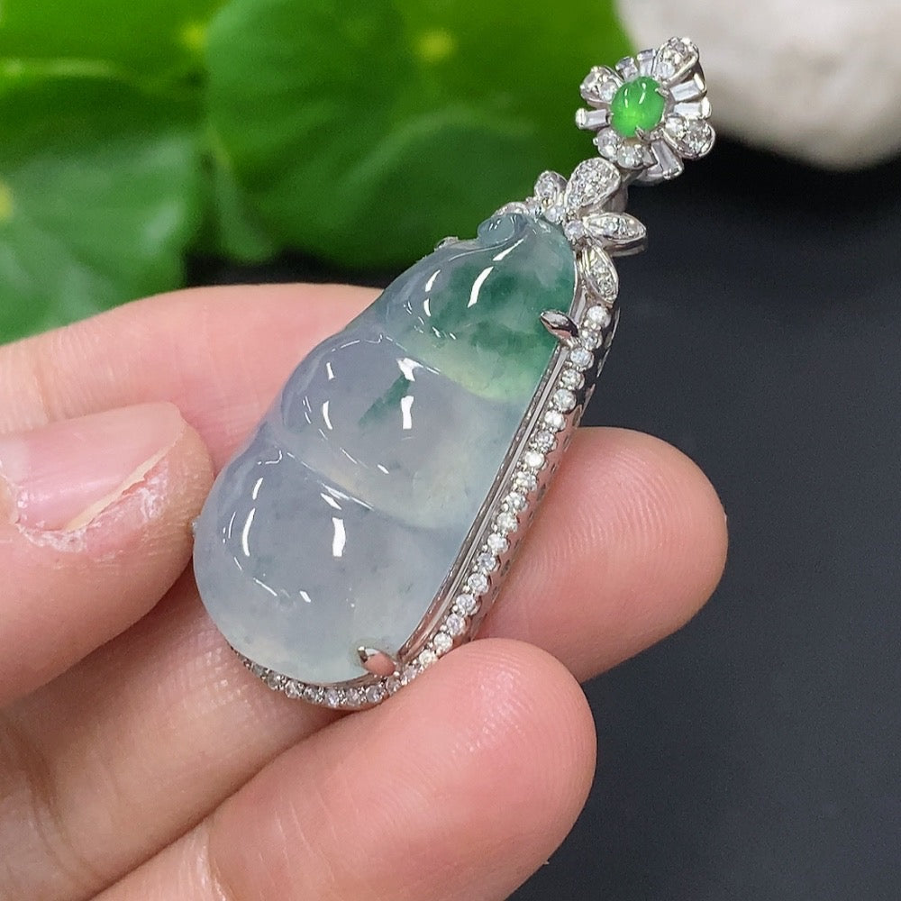 Jadeite Lucky Bean Pendant with 18K Gold, Total Weight Approx. 7.7g (Accented with Diamonds)