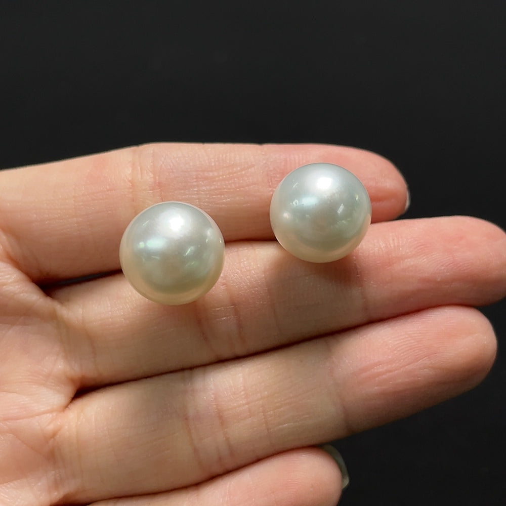 Saltwater pearl earrings with 18K gold setting by HKHQ, featuring lustrous pearls and elegant gold hooks.