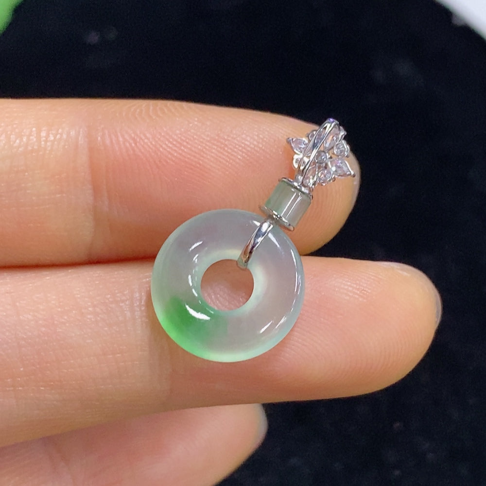 Jadeite Pendant with 18k Clasp, Total Weight Approximately 1.3g