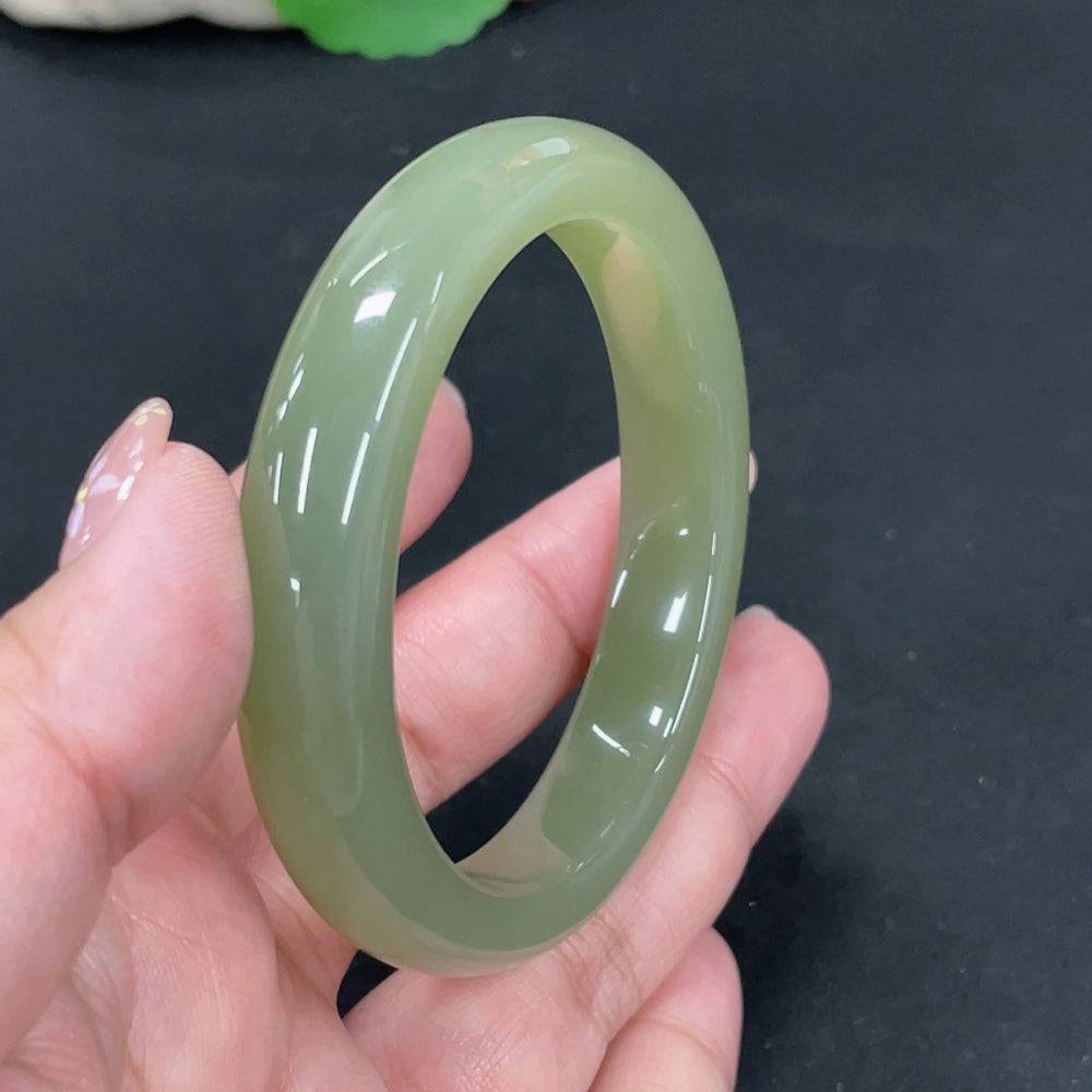 Huiliu certified Hetian jade round bracelet with smooth, polished jade beads, showcasing elegant craftsmanship and natural green tones.