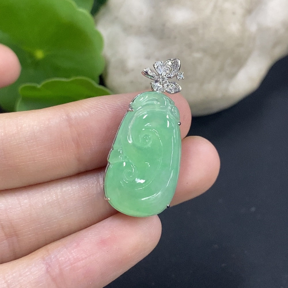 Jadeite Ruyi Inlaid Pendant 18K Gold Total Weight Approx. 5.1g (with Diamond Accents)