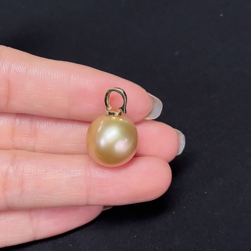 Saltwater Pearl Pendant with 18K Gold, Accented with Diamonds