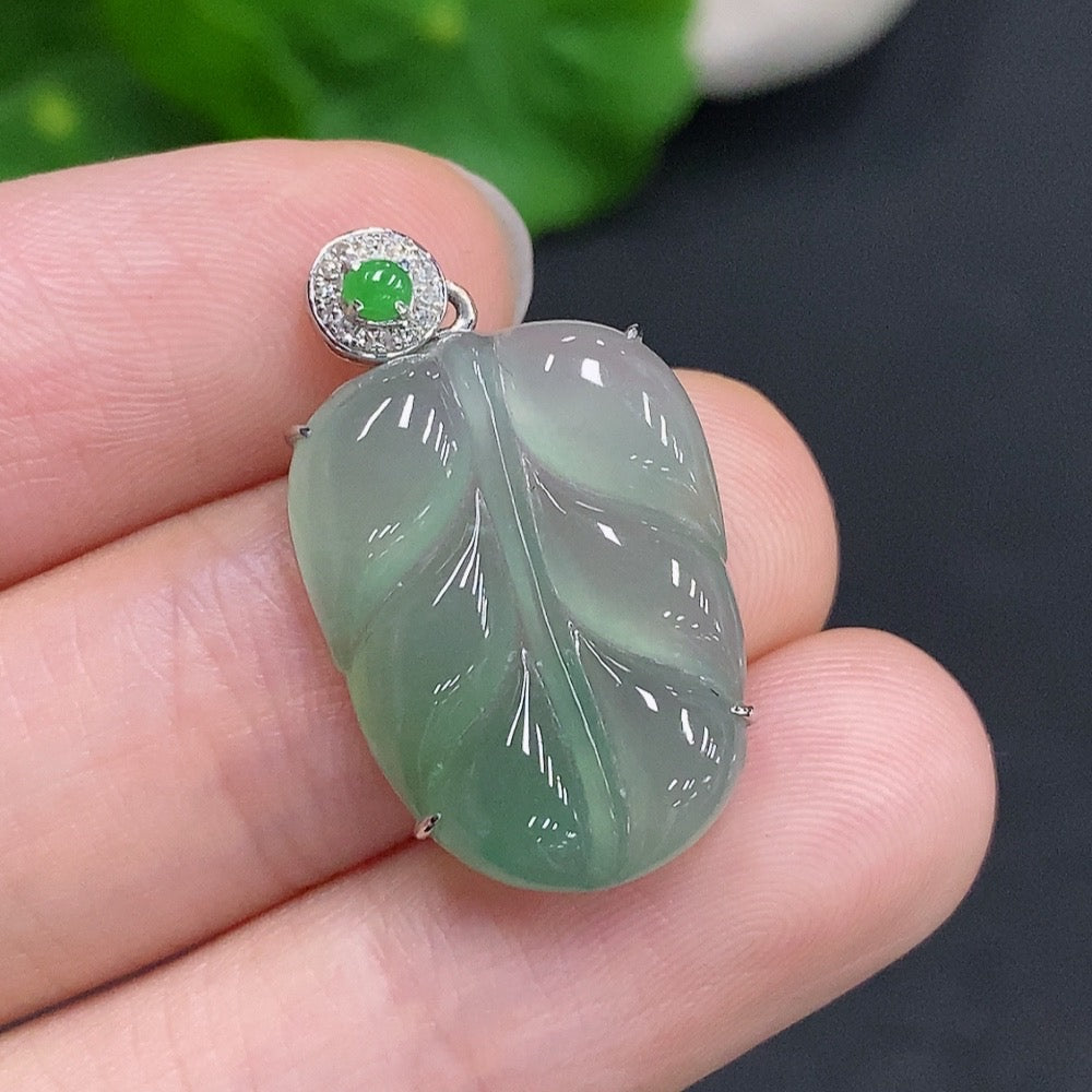 Jadeite Leaf Pendant 18K Gold Total Weight Approx. 3.2g