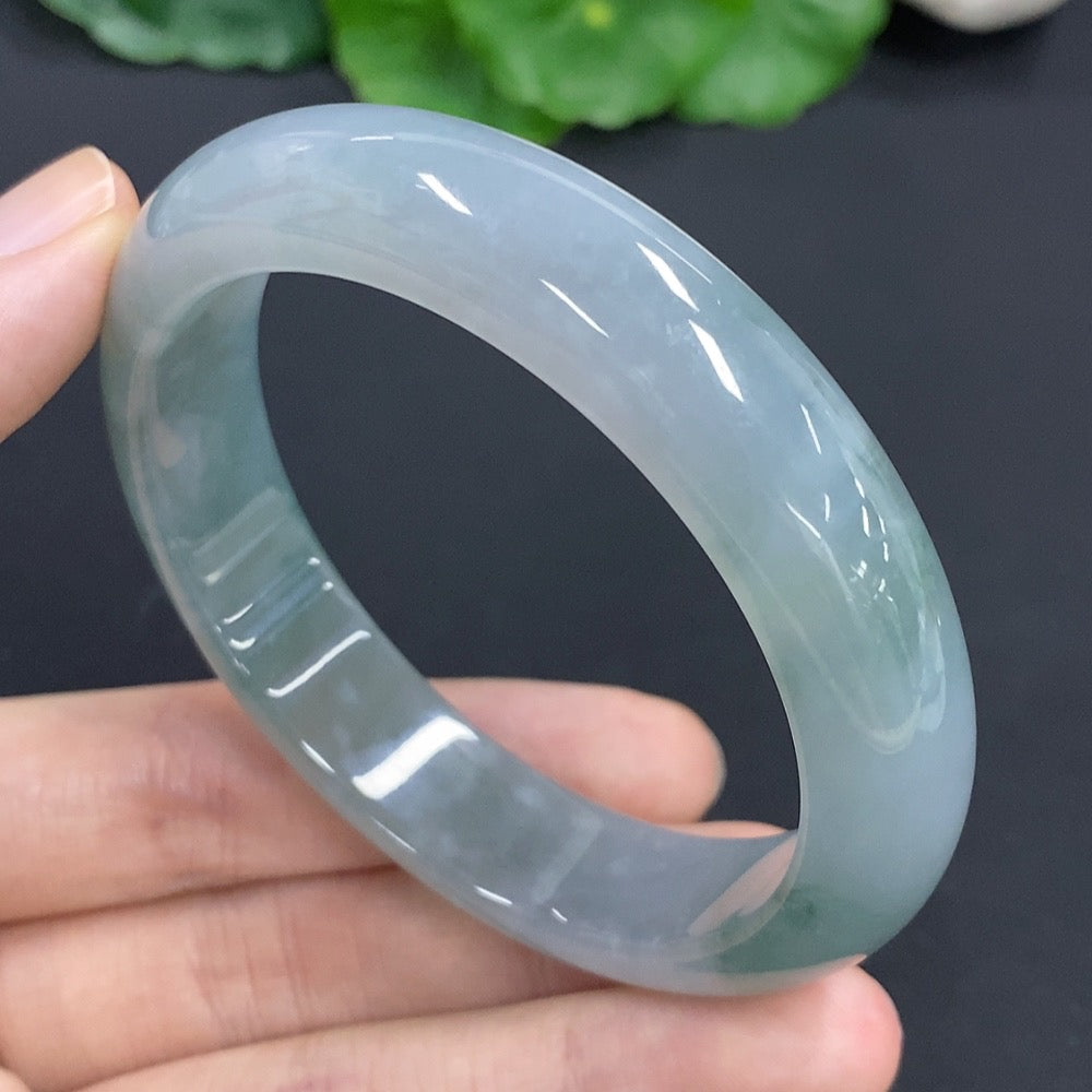 HKHQ jadeite round bracelet with a total weight of 56.4g and size 56, featuring smooth, polished green jade beads.