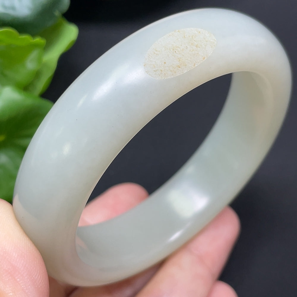 Hetian Jade Round Bracelet, Color Origin Undetermined