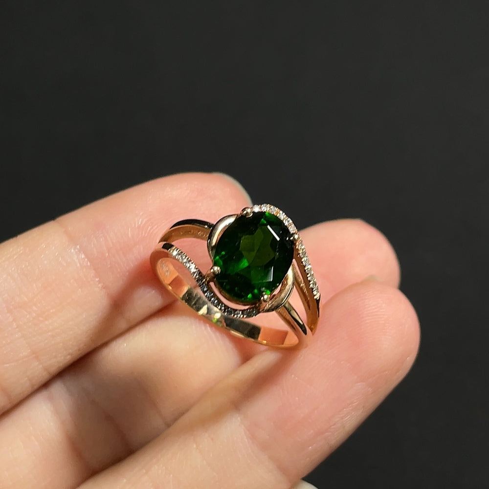 Diopside ring with diamond accents in 18K gold, featuring a vibrant green gemstone and sparkling diamonds on a elegant band.