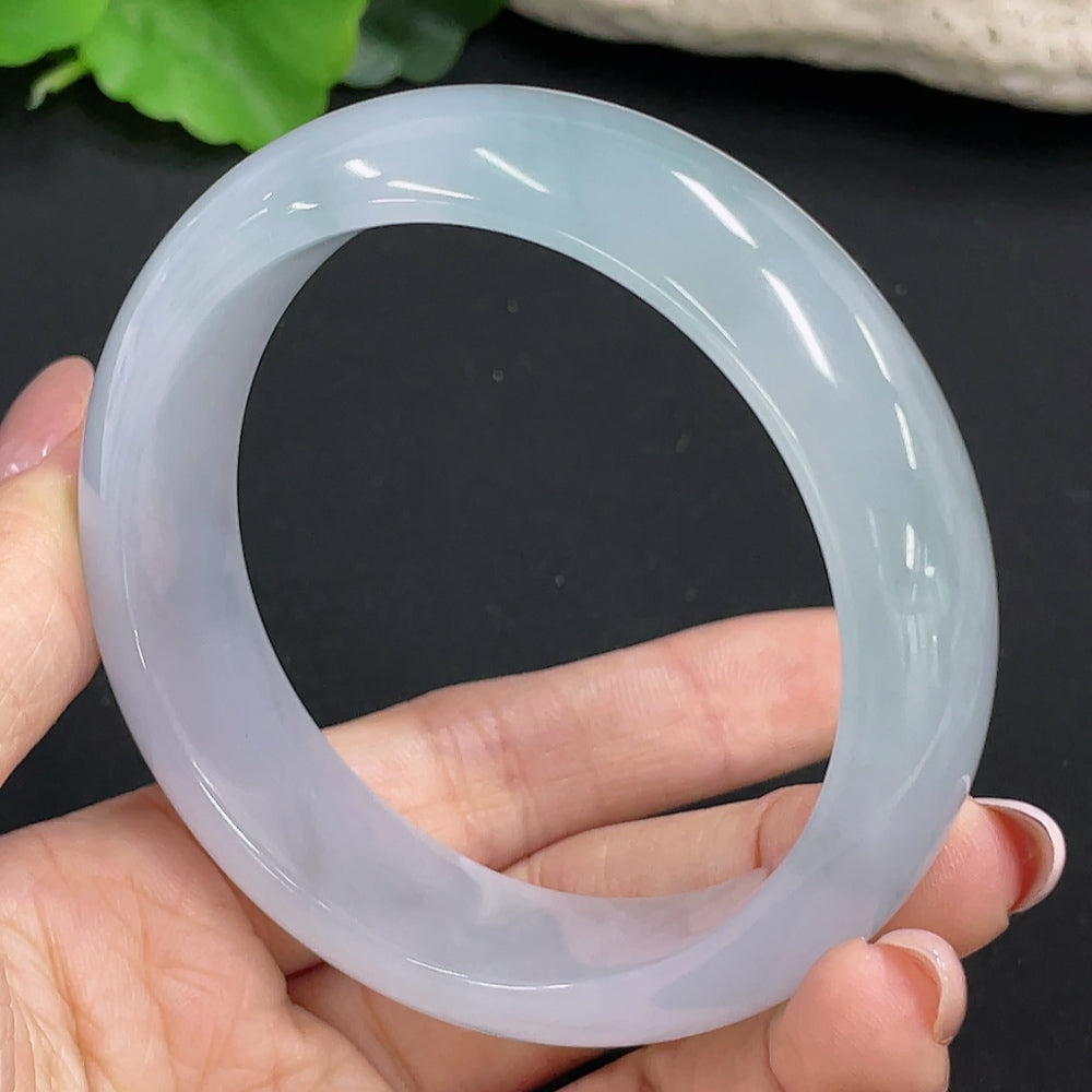 HKHQ jadeite round bracelet with 58.4mm size and 77.6g weight, featuring polished jadeite beads on a smooth string.