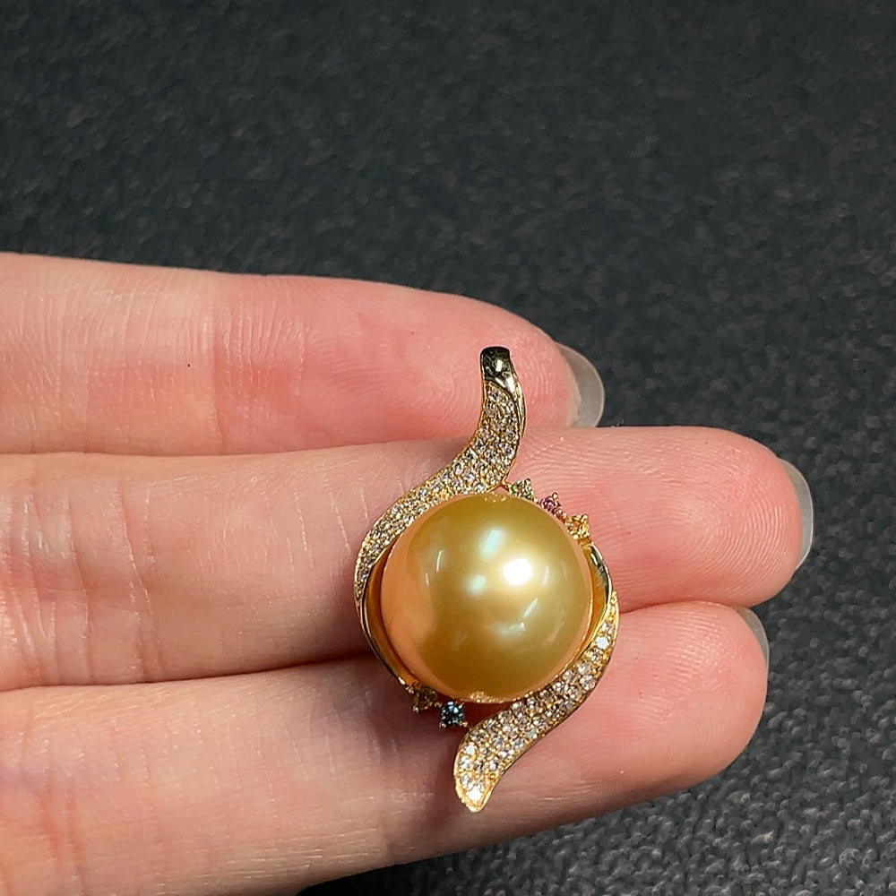 HUILIU HQ seawater pearl pendant with diamond accents, undetermined color, 12.4mm size, 4.38g weight, 74% gold total weight