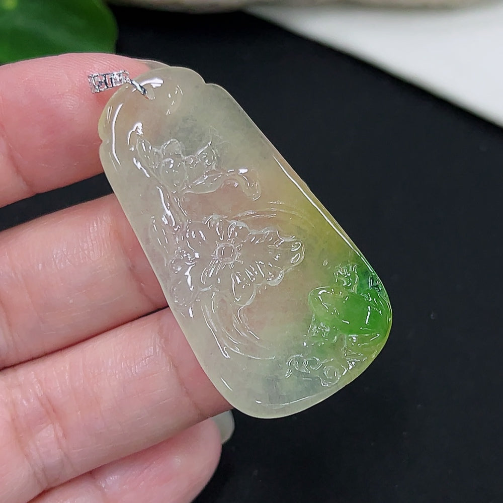 Jadeite wealth-bringing frog pendant in 18K gold, shown with a detailed view of the carved jade frog and gold setting.