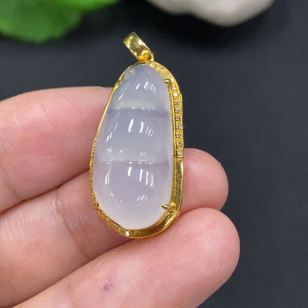 Jadeite Auspicious Bean Pendant with 18K Gold, Total Weight Approx. 3.7g (Diamond Accents)