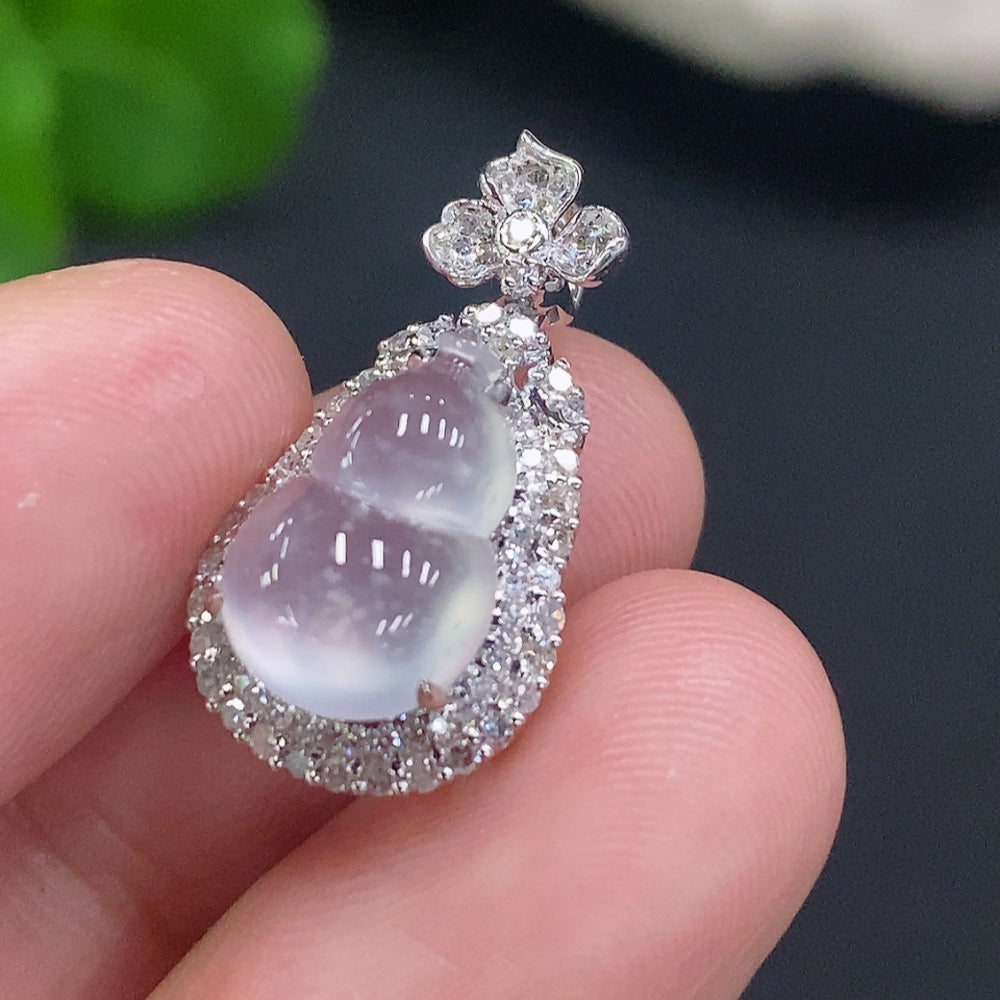 Jadeite Gourd Pendant with 18K Gold Mount, Total Weight Approx. 2.4g (Set with Diamonds)