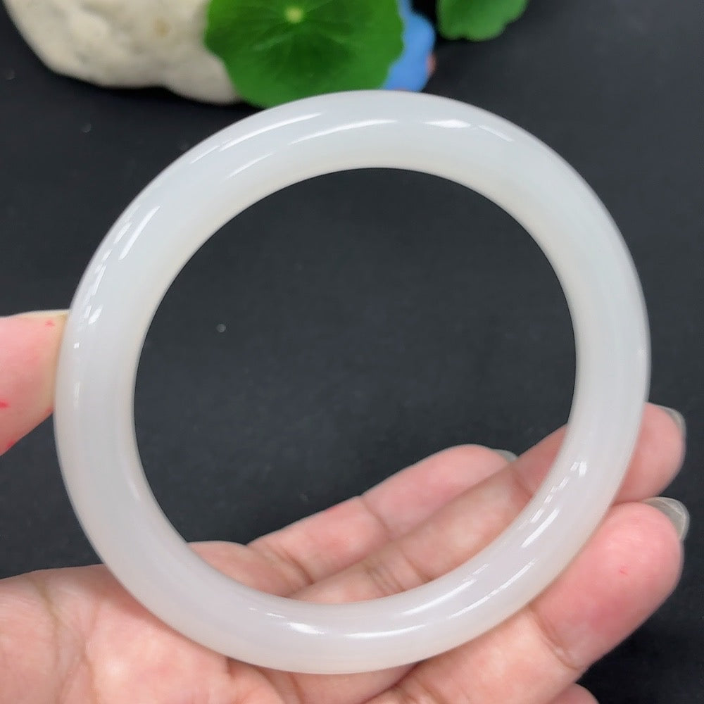HKHQ Hetian Jade round bangle, size 59.9, weighs approx. 42.6g, showcasing smooth, polished jade craftsmanship.
