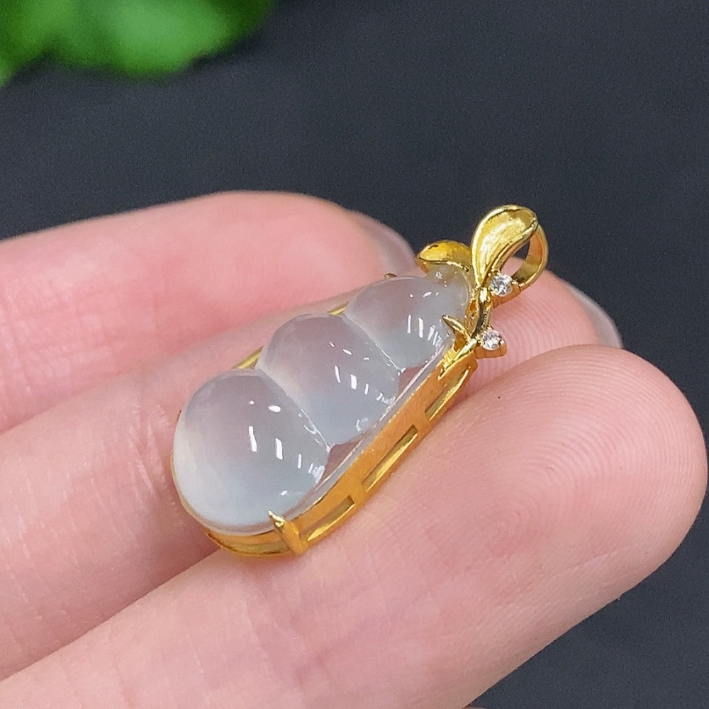 Jadeite lucky bean pendant by HUILIU HQ featuring 18k gold and diamond accents, showcasing the detailed jade pendant.