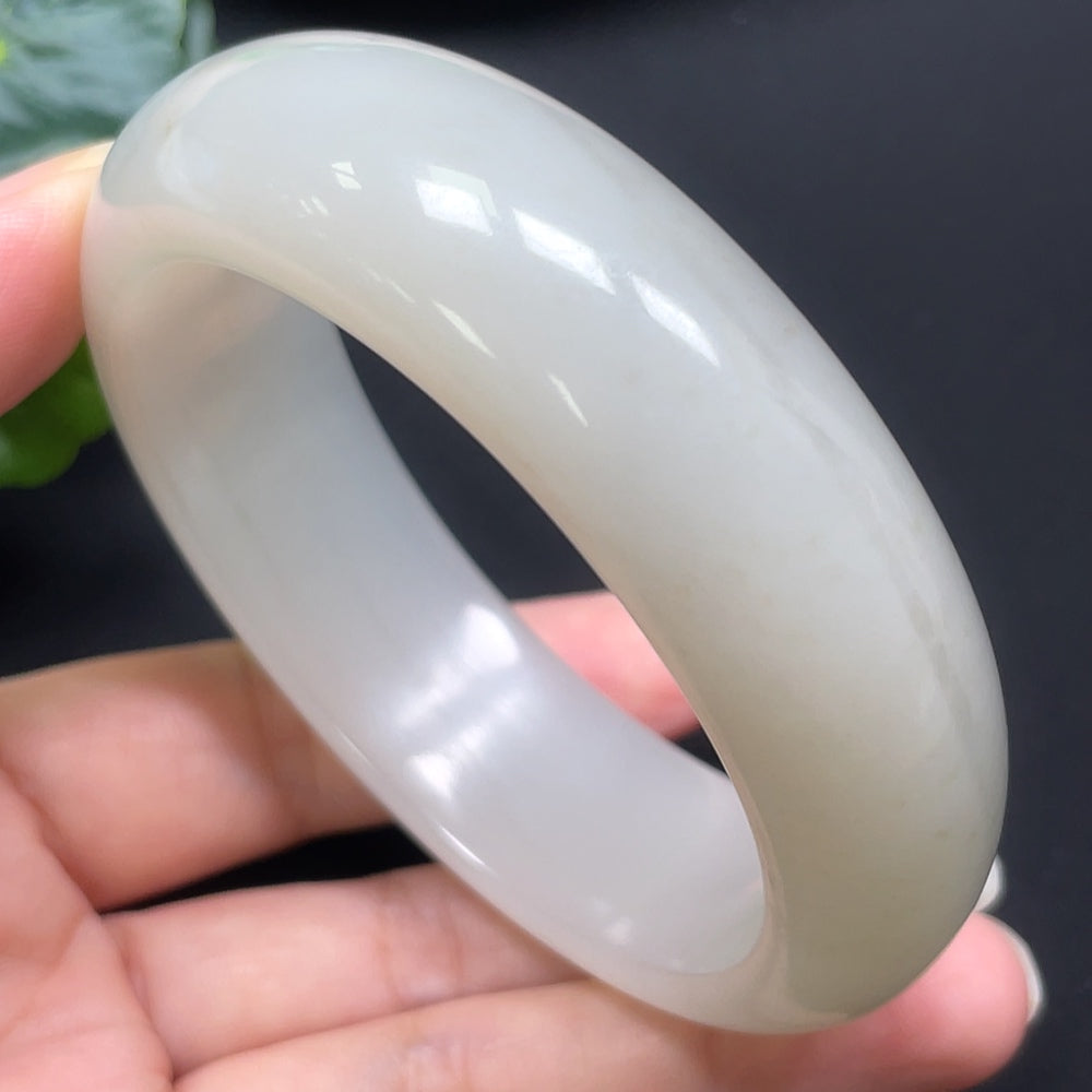 Round Hetian jade bracelet from HKHQ, 60.1mm diameter, weighing approximately 98.35g, featuring smooth, polished jade beads.