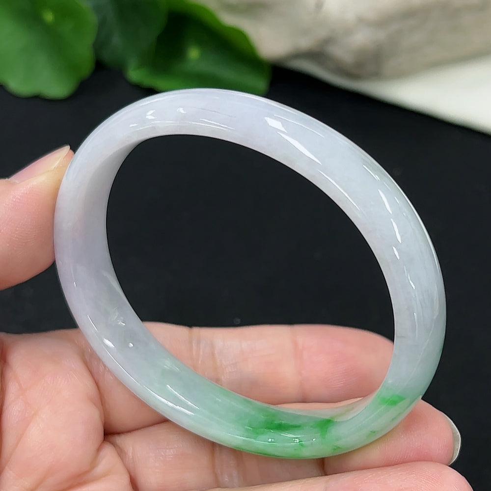 HKHQ jadeite concubine bracelet with gold accents, showcasing smooth green jade stones and detailed craftsmanship.