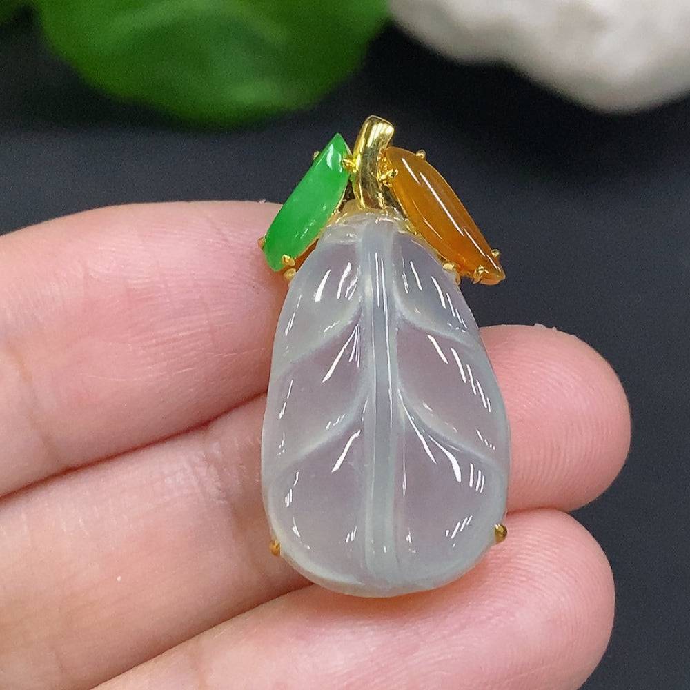Jadeite leaf inlaid pendant with 18K gold setting, crafted by HUILIU HQ, weighing approximately 3.6 grams.