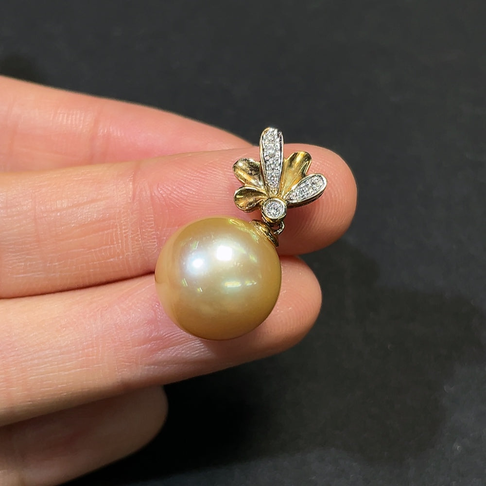 Seawater pearl pendant with 18K gold and diamond accents, about 13.8mm, HKHQ jewelry, with undetermined color origin and 5.23g weight.