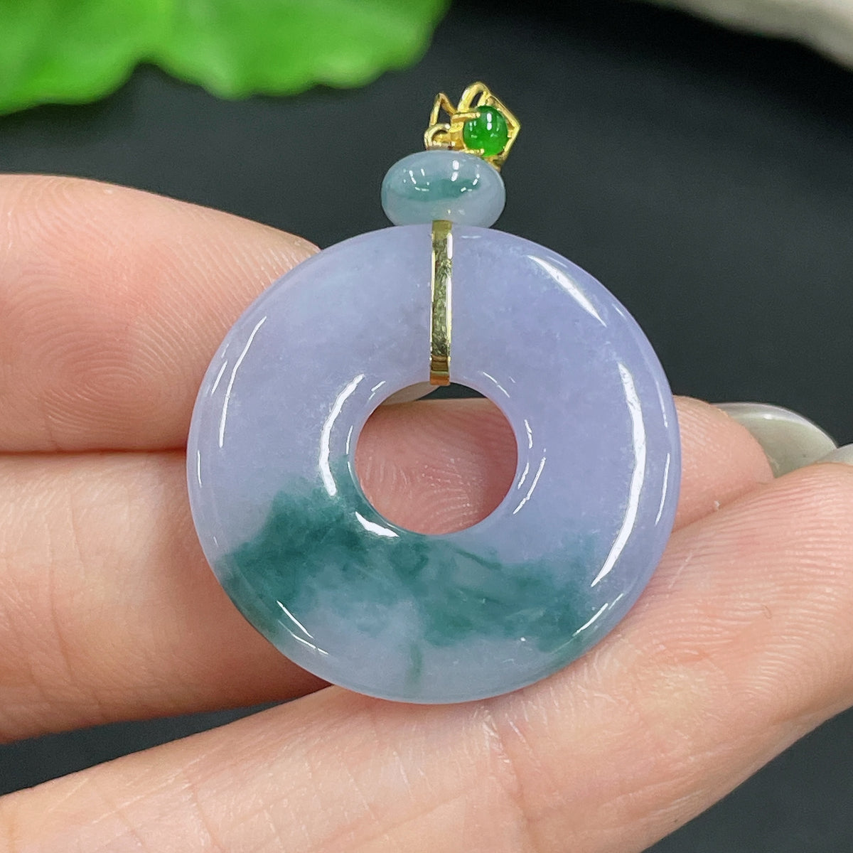 Jadeite pendant featuring an 18k clasp, crafted from green jade, weight approximately 4.5 grams, by HKHQ.
