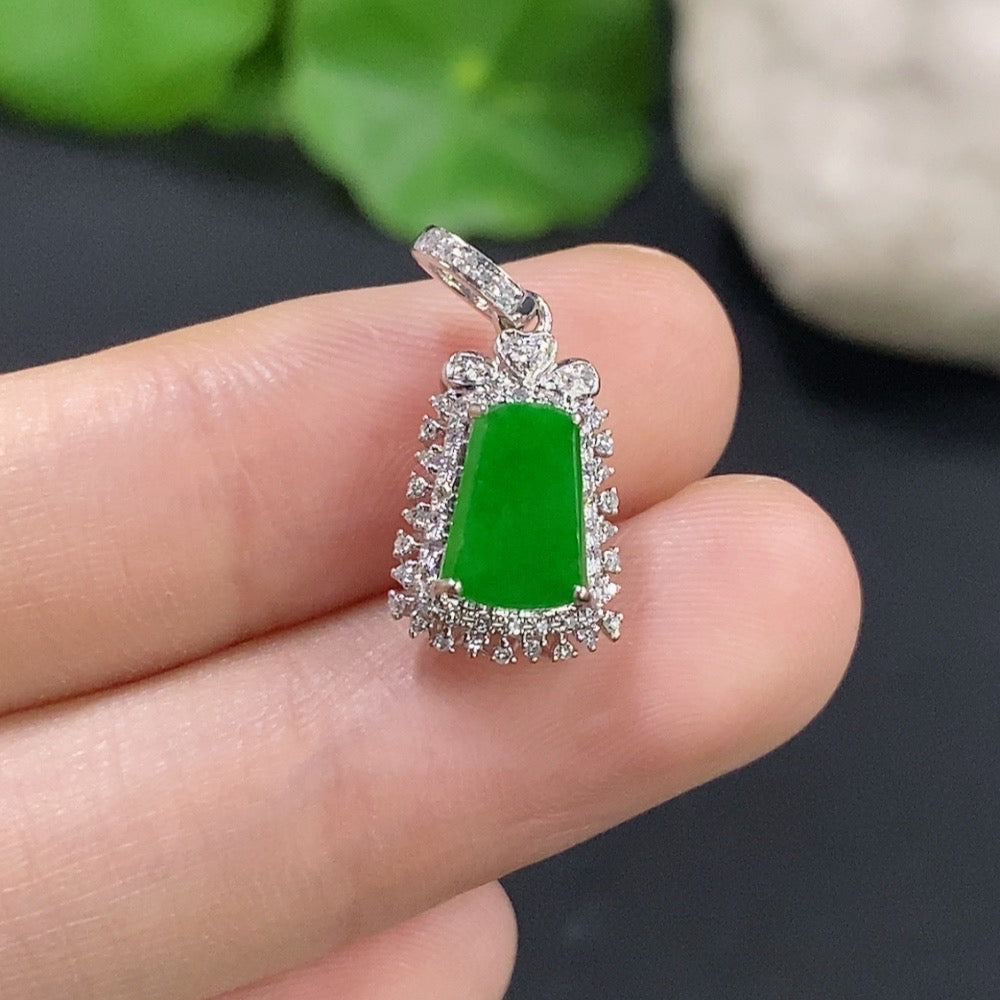 Jadeite Pendant with 18K Gold Setting, Total Weight Approx. 1.2g (Accented with Diamonds)
