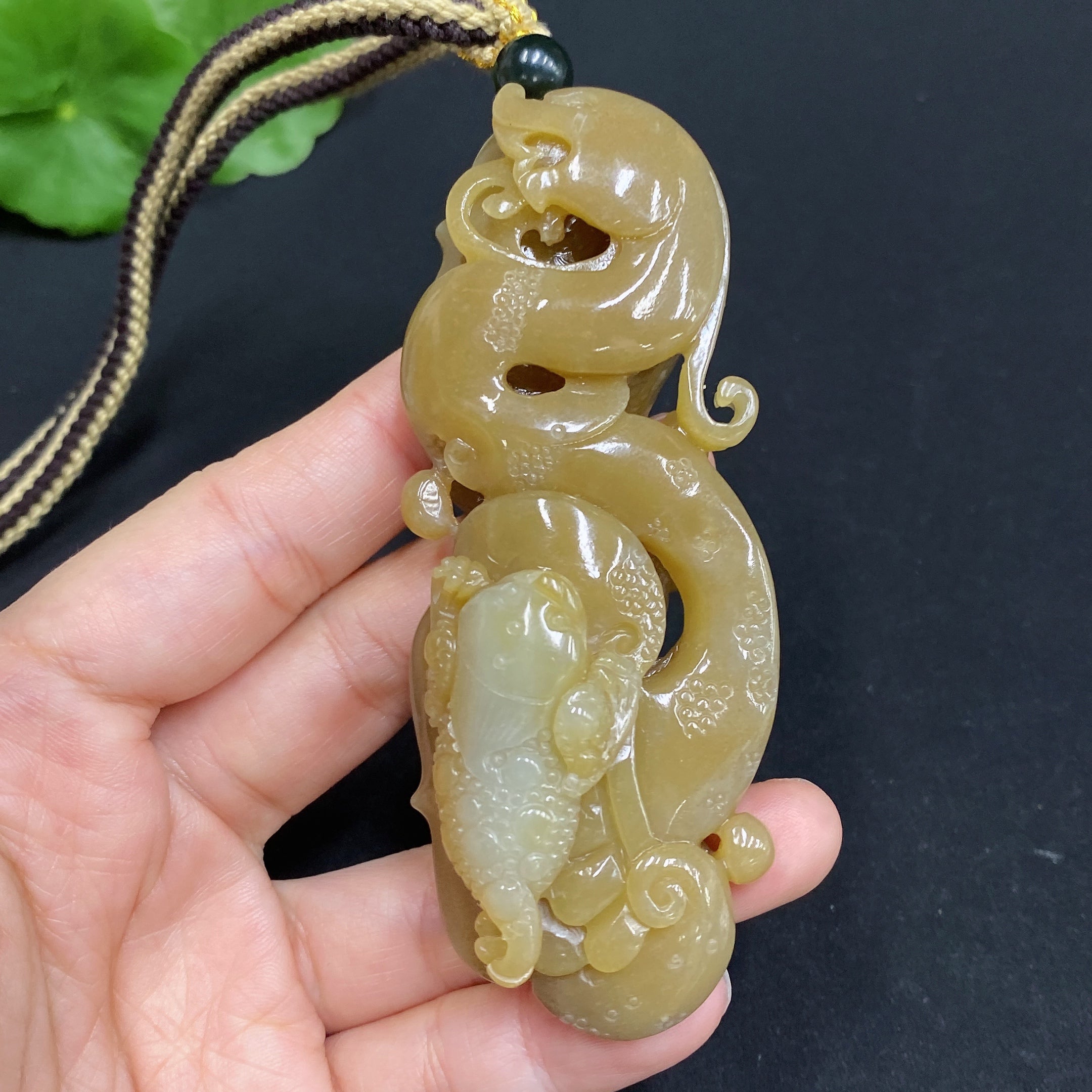 Hetian Jade Handheld Carving - Three-Legged Golden Toad | Huiliu Certified