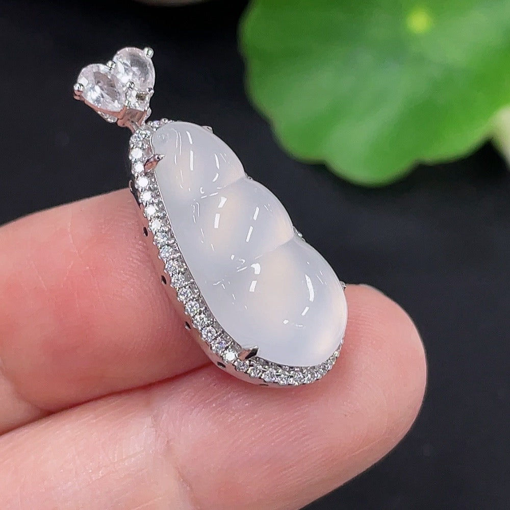 Jadeite Blessed Bean Pendant with 18K Gold Setting, Total Weight Approx. 3.2g (Non-Diamond)