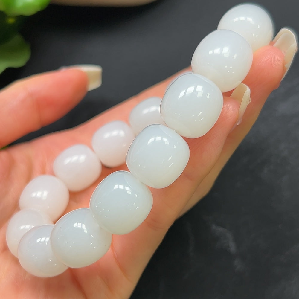 HKHQ Hetian jade bracelet with 87.51g, featuring smooth, polished jade stones arranged in a stylish bracelet design.