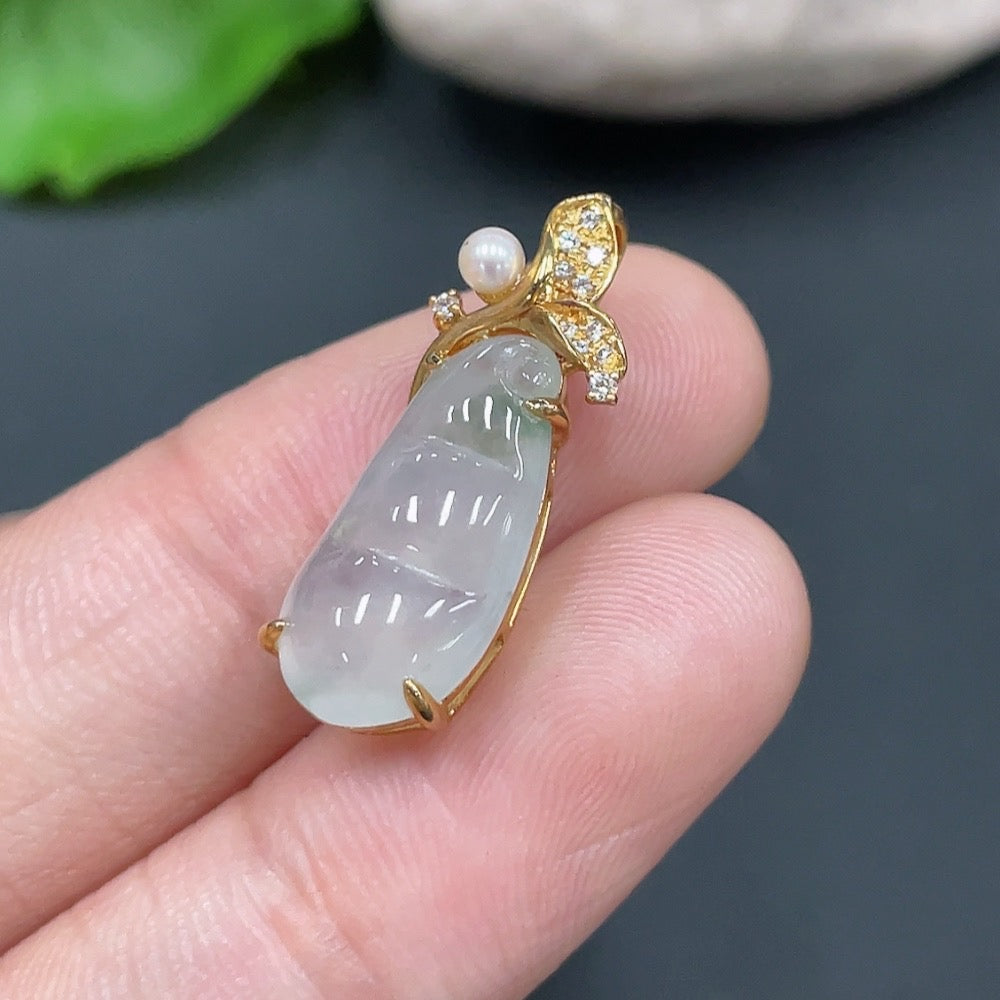 Jadeite Lucky Bean Pendant with 18K Gold Setting, Total Weight Approx. 1.96g, Non-Grade A Accompanying Beads